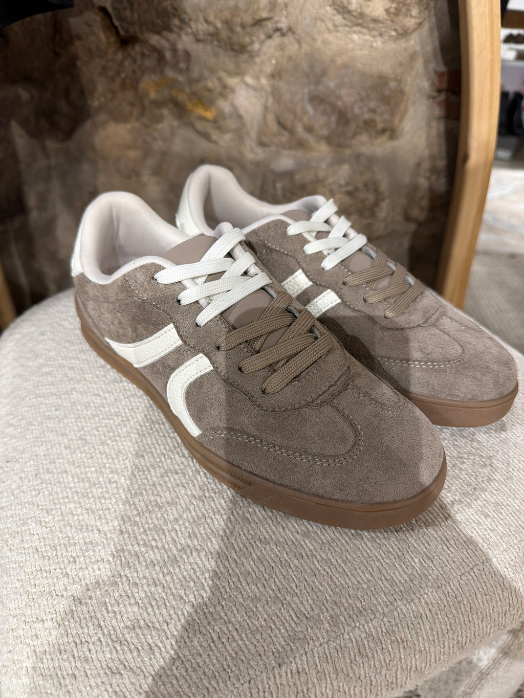 Sneakers doppia stringa