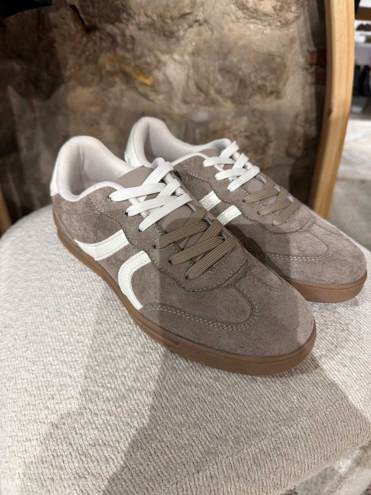 Sneakers doppia stringa
